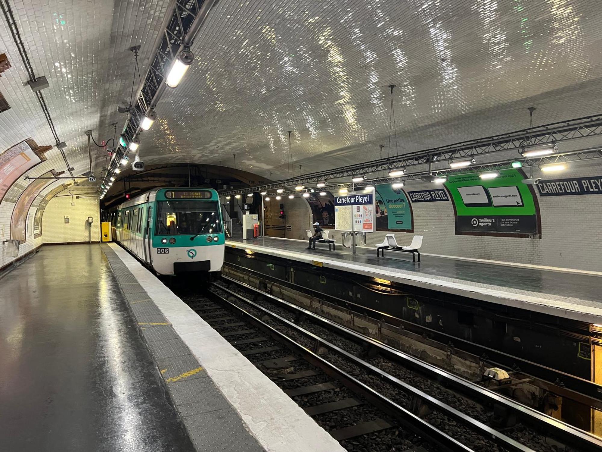 Exclusive Private Apartment By Warilco - Pleyel 25 M2 - A 1 Minute De La Station Metro Carrefour Pleyel サン＝ドニ エクステリア 写真